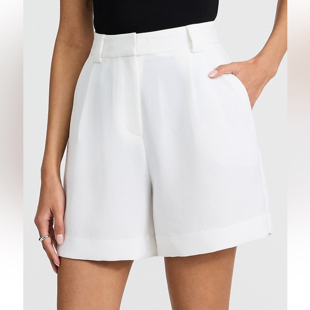 Express High Waisted Relaxed Shorts Size 2 White